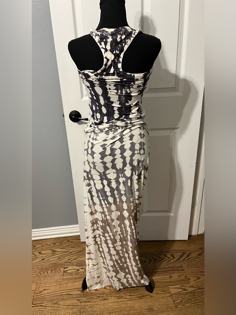 Women's Black and White Tie-Dye Maxi Dress - Sleeveless - Picture 2 of 3